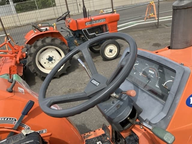 Tractor — Auction (lot 8458-2219)