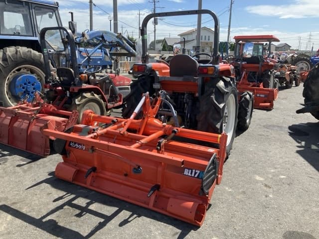 Tractor — Auction (lot 8458-2224)