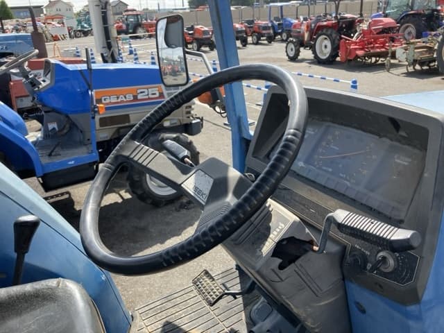 Tractor — Auction (lot 8458-2254)