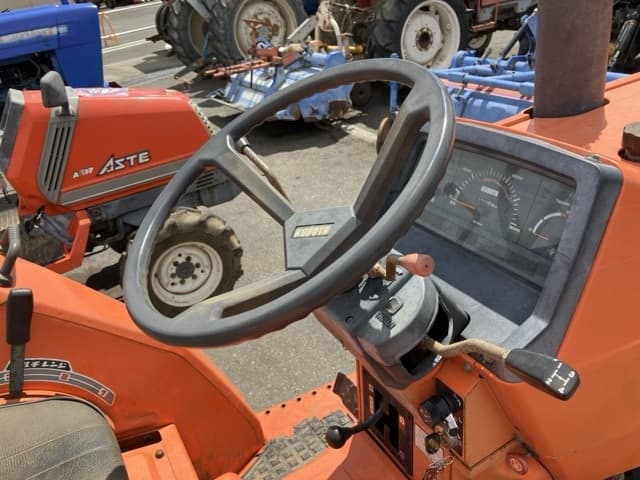 Tractor — Auction (lot 8458-2257)