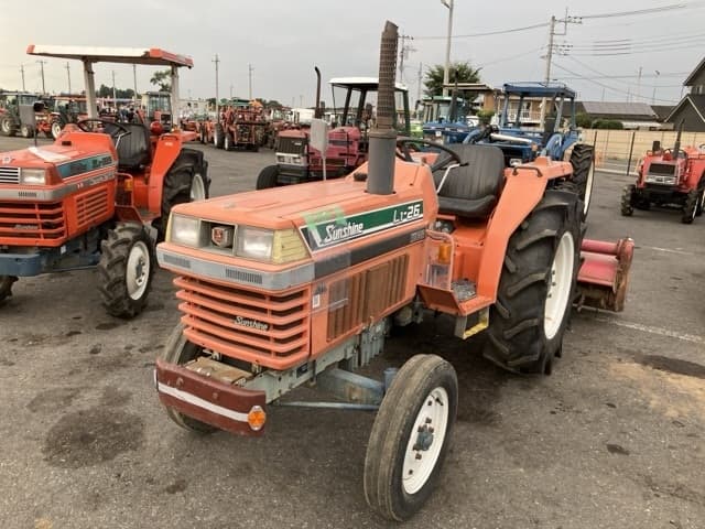 Tractor — Auction (lot 8458-2276)