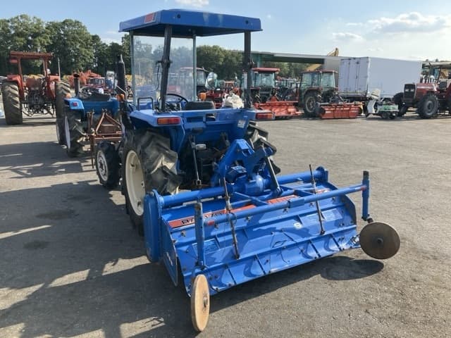 Tractor — Auction (lot 8458-2300)
