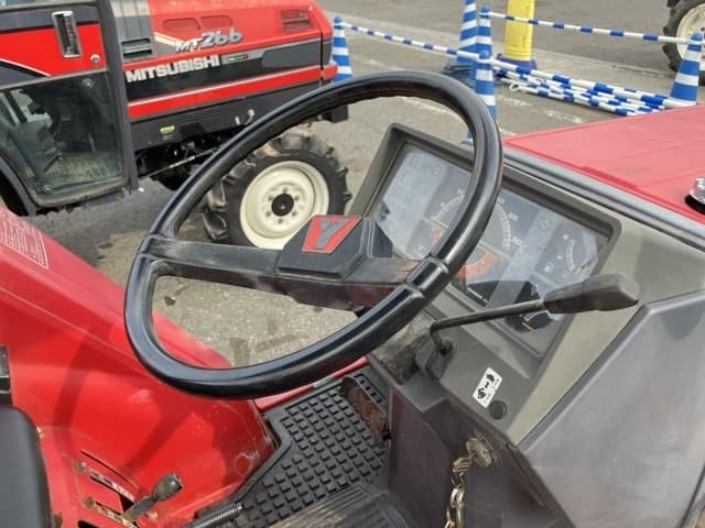 Tractor — Auction (lot 8458-2304)