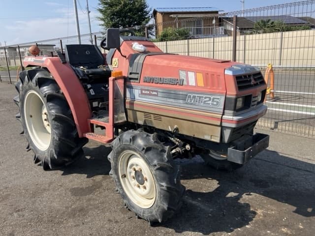 Tractor — Auction (lot 8458-2323)