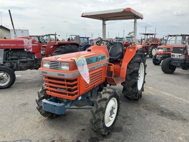 Tractor — Auction (lot 8458-2324)