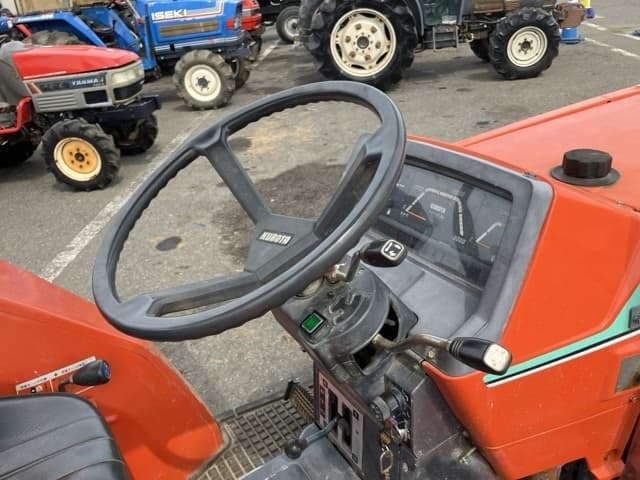 Tractor — Auction (lot 8458-2324)