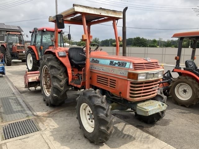Tractor — Auction (lot 8458-2329)