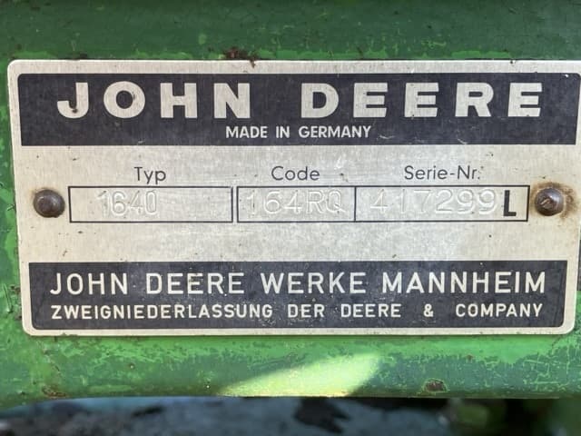 Tractor — Auction (lot 8458-2335)