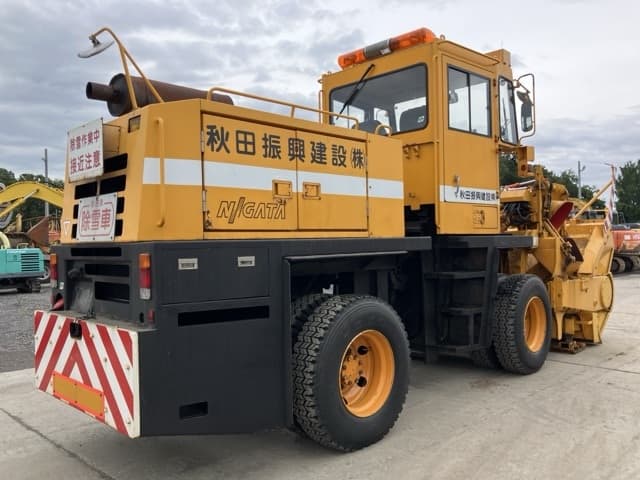 SNOW REMOVING MACHINE — Auction (lot 8458-263)