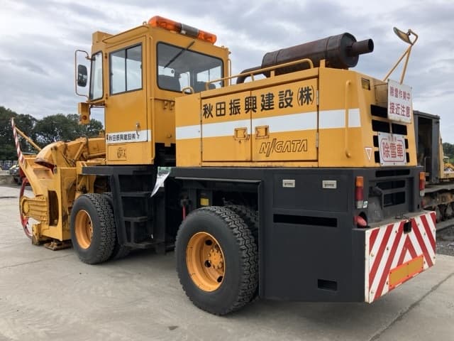 SNOW REMOVING MACHINE — Auction (lot 8458-263)
