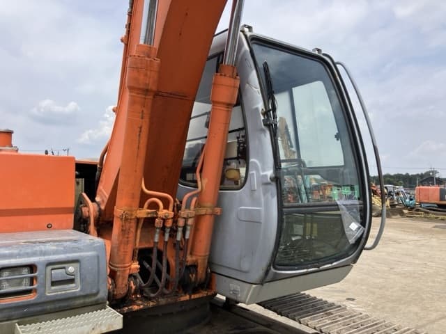 EXCAVATOR — Auction (lot 8458-32)