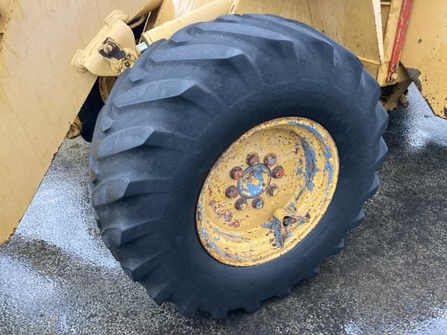WHEEL LOADER — Auction (lot 8458-320)
