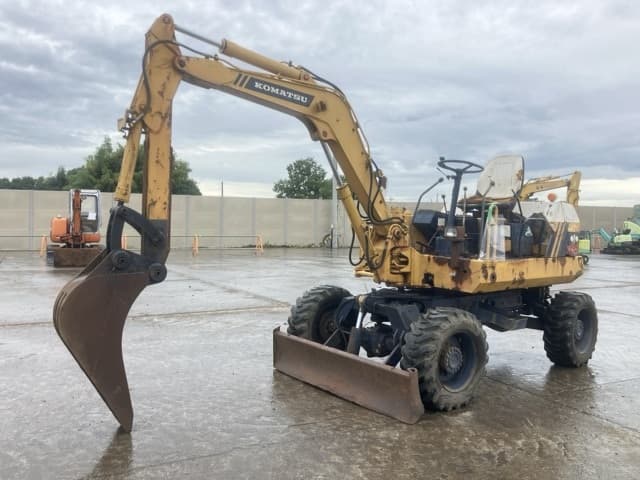 MINI EXCAVATOR — Auction (lot 8458-332)