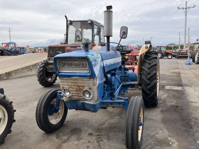 Tractor — Auction (lot 8458-3813)