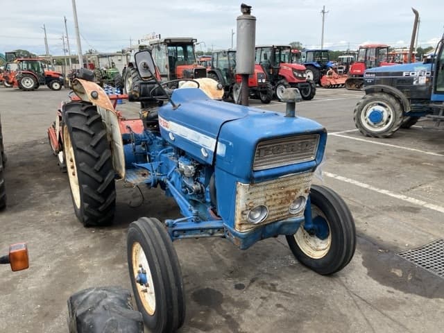Tractor — Auction (lot 8458-3813)