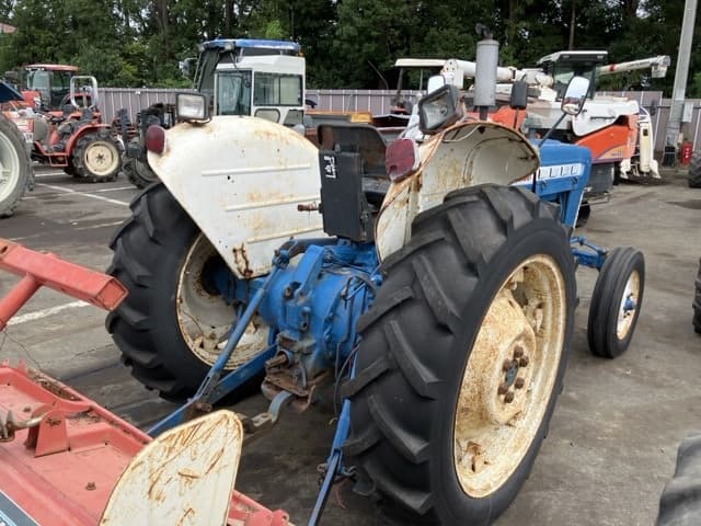Tractor — Auction (lot 8458-3813)