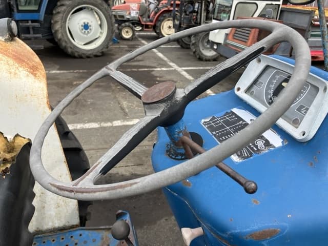Tractor — Auction (lot 8458-3813)