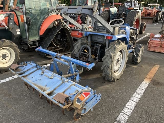 Tractor — Auction (lot 8458-3820)