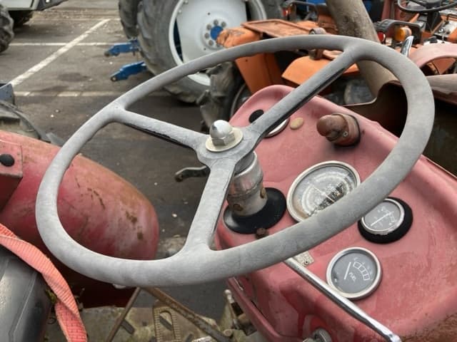 Tractor — Auction (lot 8458-3821)