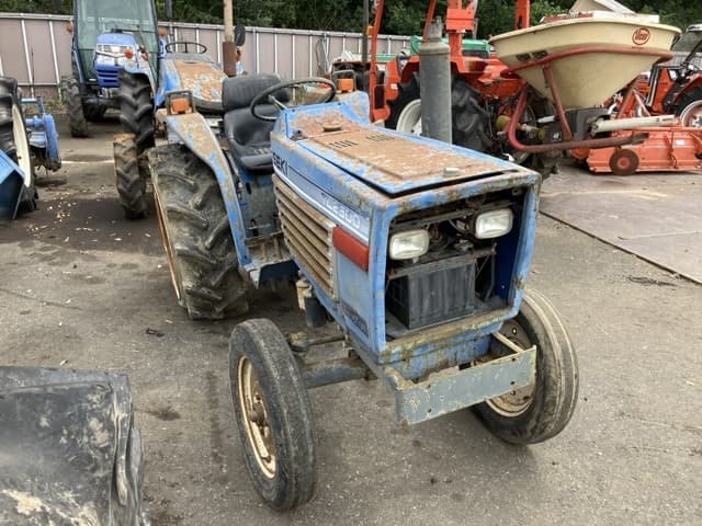 Tractor — Auction (lot 8458-3824)