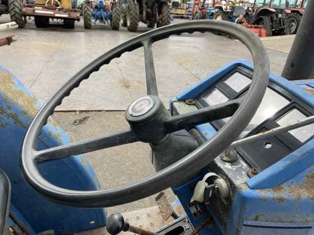 Tractor — Auction (lot 8458-3824)