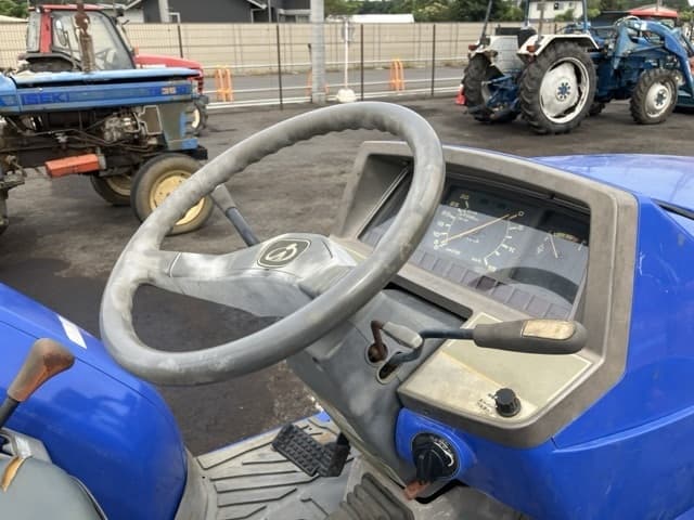 Tractor — Auction (lot 8458-3828)