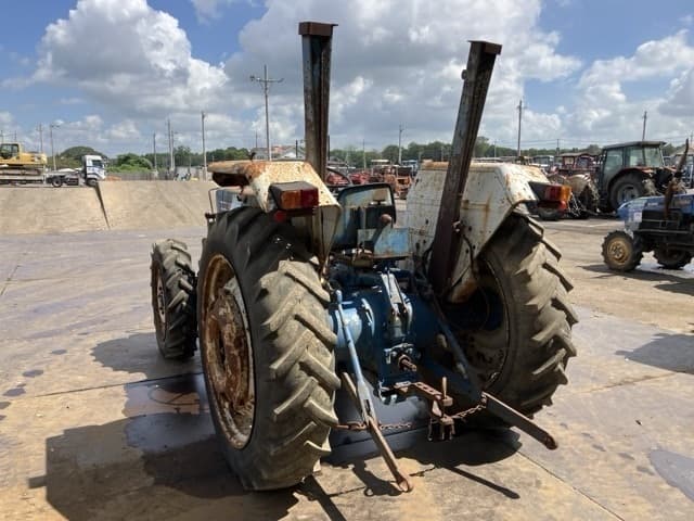 Tractor — Auction (lot 8458-3829)