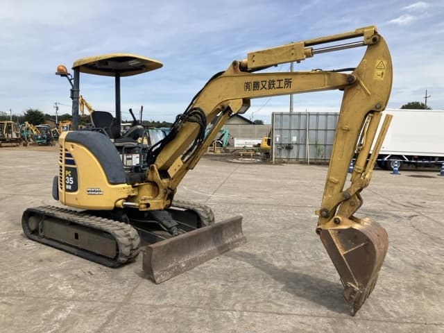 MINI EXCAVATOR — Auction (lot 8458-383)