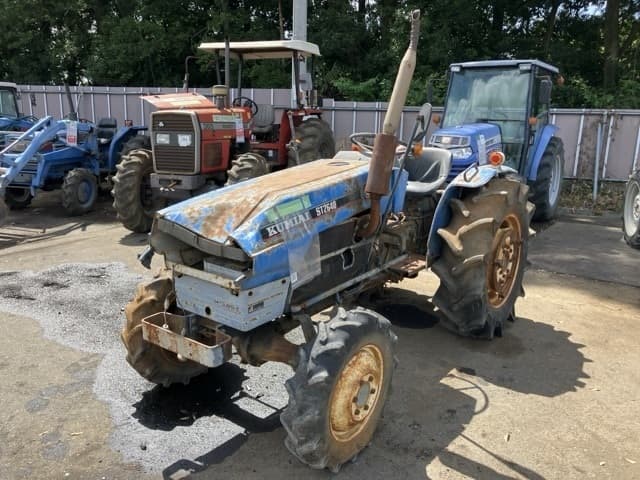 Tractor — Auction (lot 8458-3830)