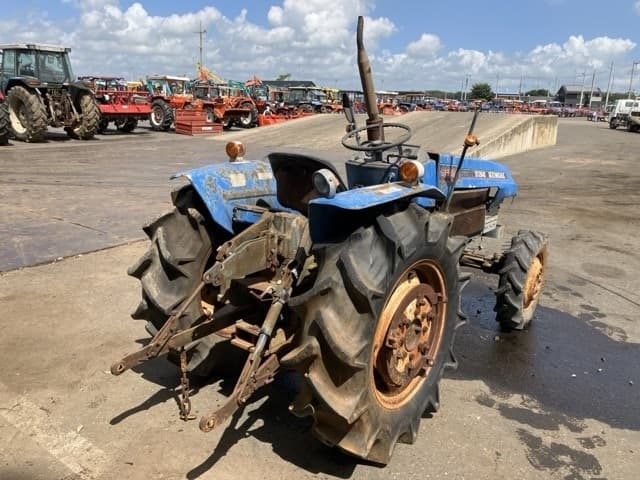 Tractor — Auction (lot 8458-3830)