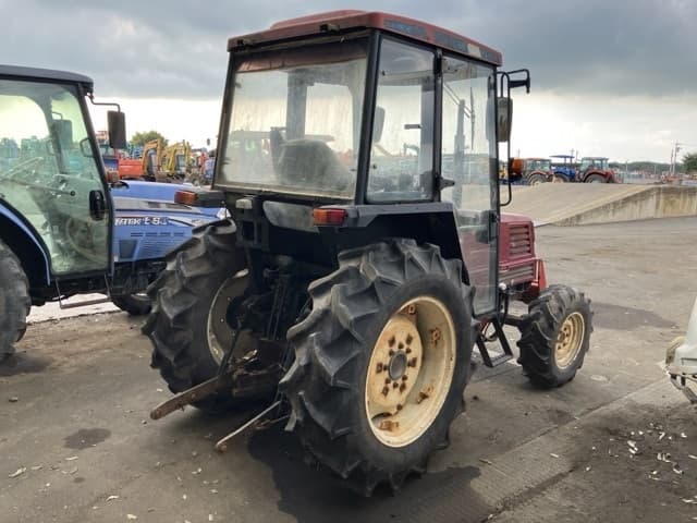 Tractor — Auction (lot 8458-3832)