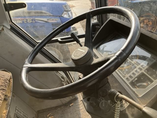 Tractor — Auction (lot 8458-3832)