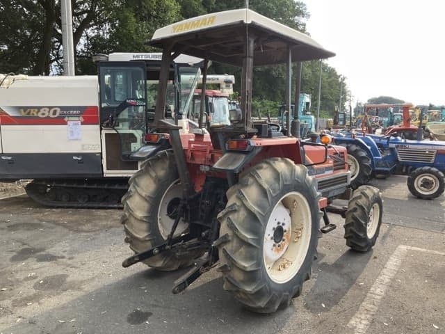 Tractor — Auction (lot 8458-3833)