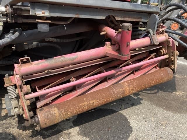 LAWN MOWER — Auction (lot 8458-3840)
