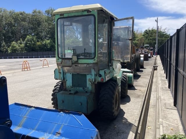 MINI WHEEL LOADER — Auction (lot 8458-386)