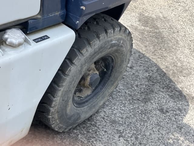 Forklift — Auction (lot 8458-4007)