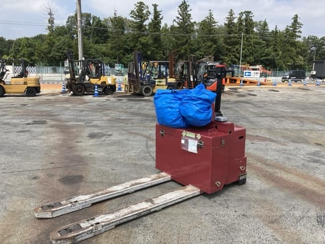 Battery Forklift — Auction (lot 8458-4008)