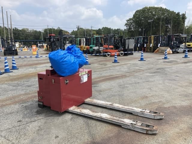 Battery Forklift — Auction (lot 8458-4008)