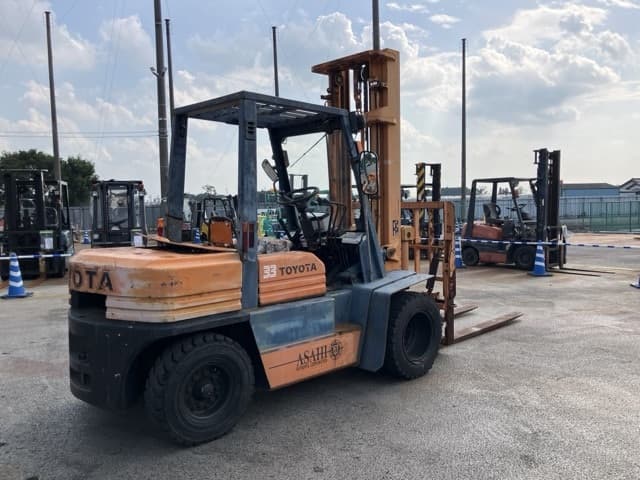 Forklift — Auction (lot 8458-4009)