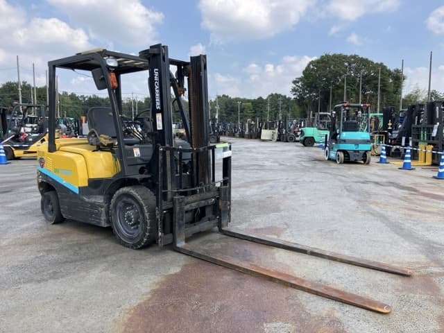 Forklift — Auction (lot 8458-4011)