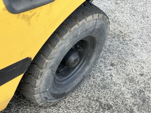 Forklift — Auction (lot 8458-4012)