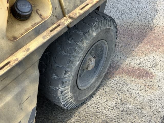 Forklift — Auction (lot 8458-4013)