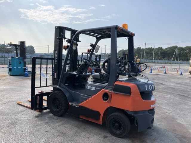 Forklift — Auction (lot 8458-4014)