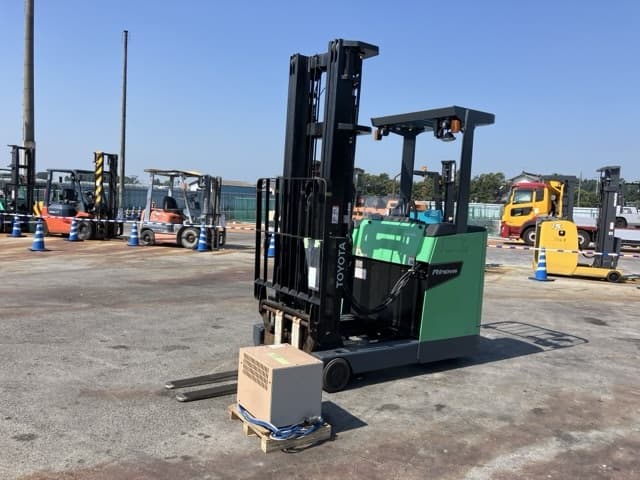 Reach Forklift — Auction (lot 8458-4015)