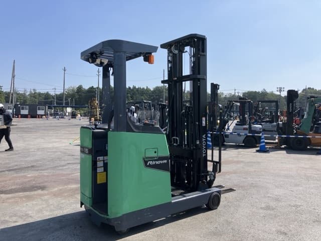 Reach Forklift — Auction (lot 8458-4015)