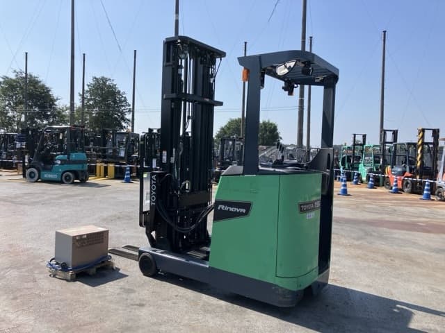 Reach Forklift — Auction (lot 8458-4015)