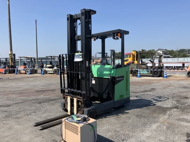 Reach Forklift — Auction (lot 8458-4016)