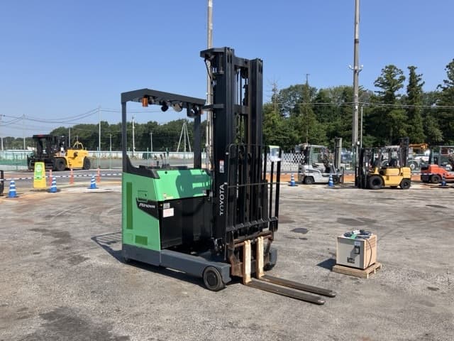 Reach Forklift — Auction (lot 8458-4016)