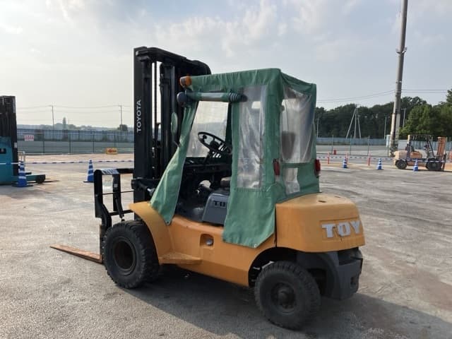Forklift — Auction (lot 8458-4019)