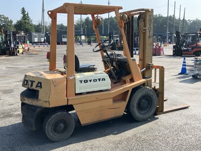 Forklift — Auction (lot 8458-4027)